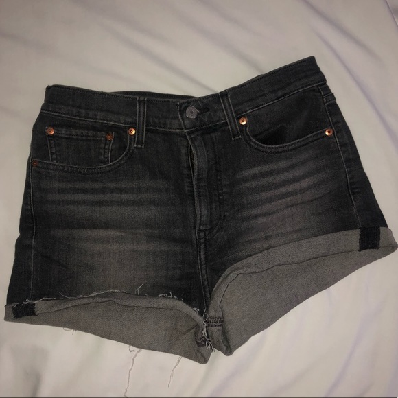 Levi’s Hi-Rise denim shorts - Picture 1 of 4